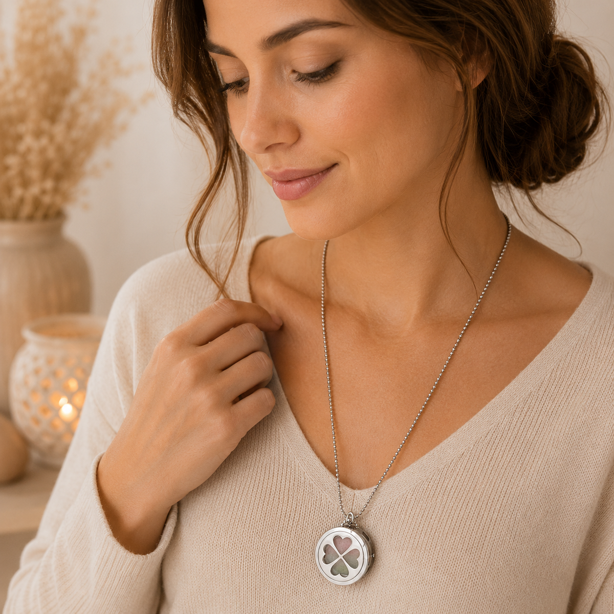 Aromatherapy Diffuser Necklace | Four Leaf Clover 30mm
